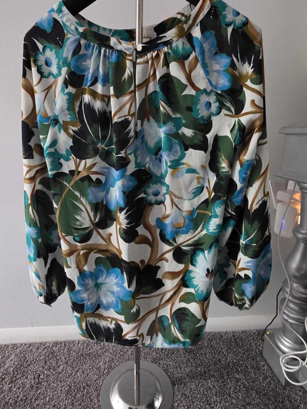 Ann Taylor Floral Blouse in White, Teal, Green, Black